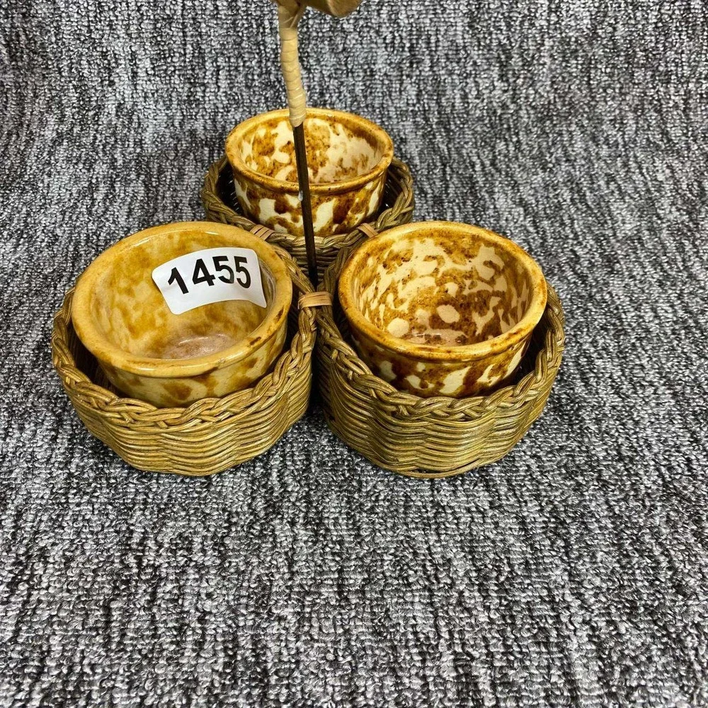 Unbranded sponge pottery